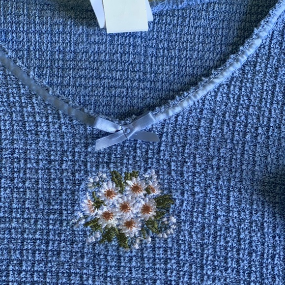 Embroidered Flower Tee - Picture 4 of 9